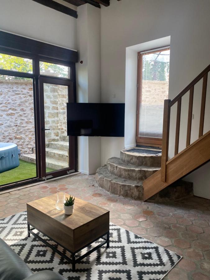 Studio Duplex Avec Spa Et Cour Privee Bonnelles Exterior foto